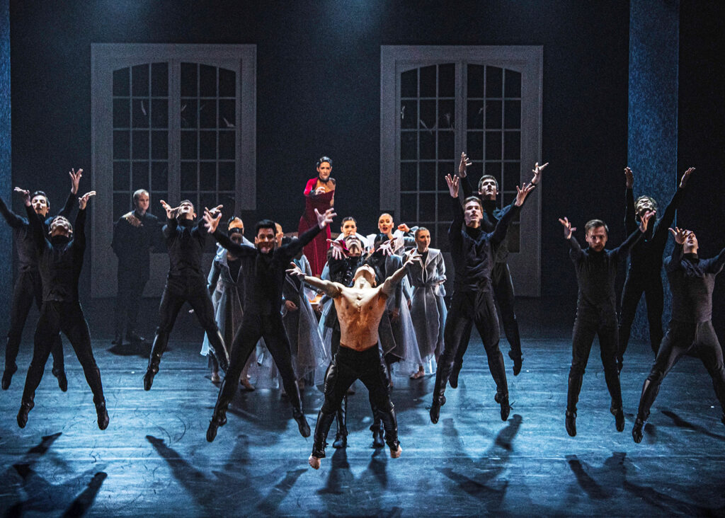 Das Bild zeigt eine Momentaufnahme des aufgeführten Balletts.