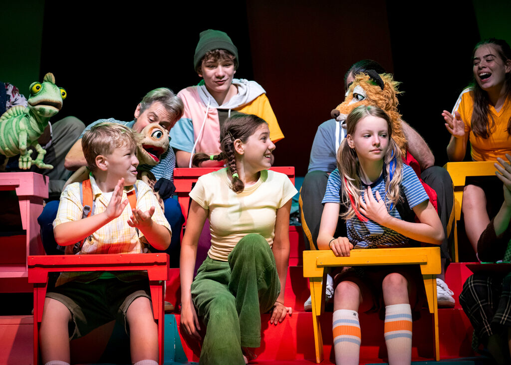 Eine Momentaufnahme aus der Aufführung des Theaterstücks.