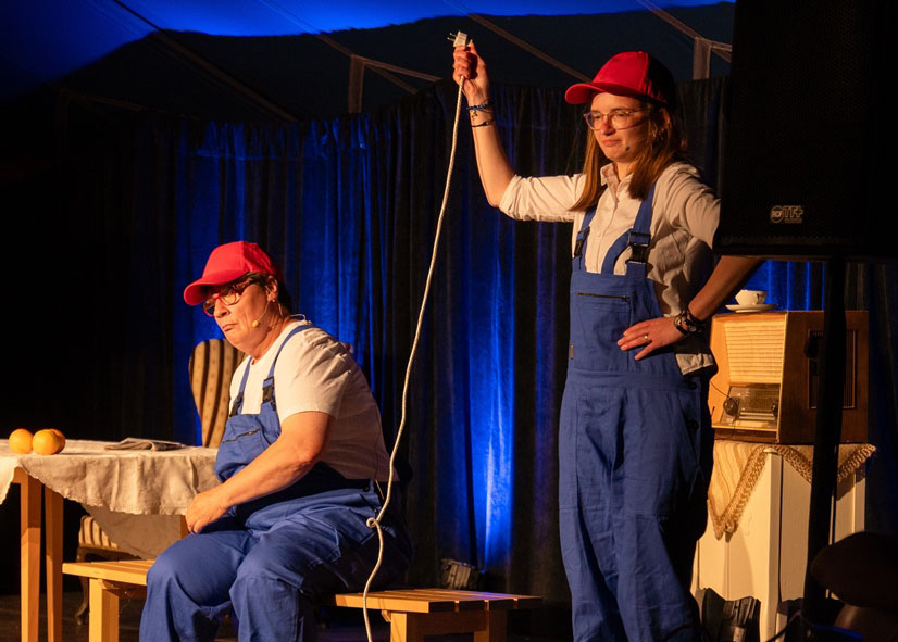 Spielszene von der inklusiven Theatergruppe Handycaps